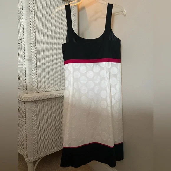 Ann Taylor, Size 6, 100% Cotton, Dry Clean Only. Summer Dress - Picture 4 of 6